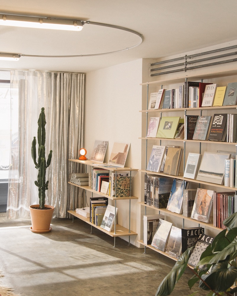 Associati Books